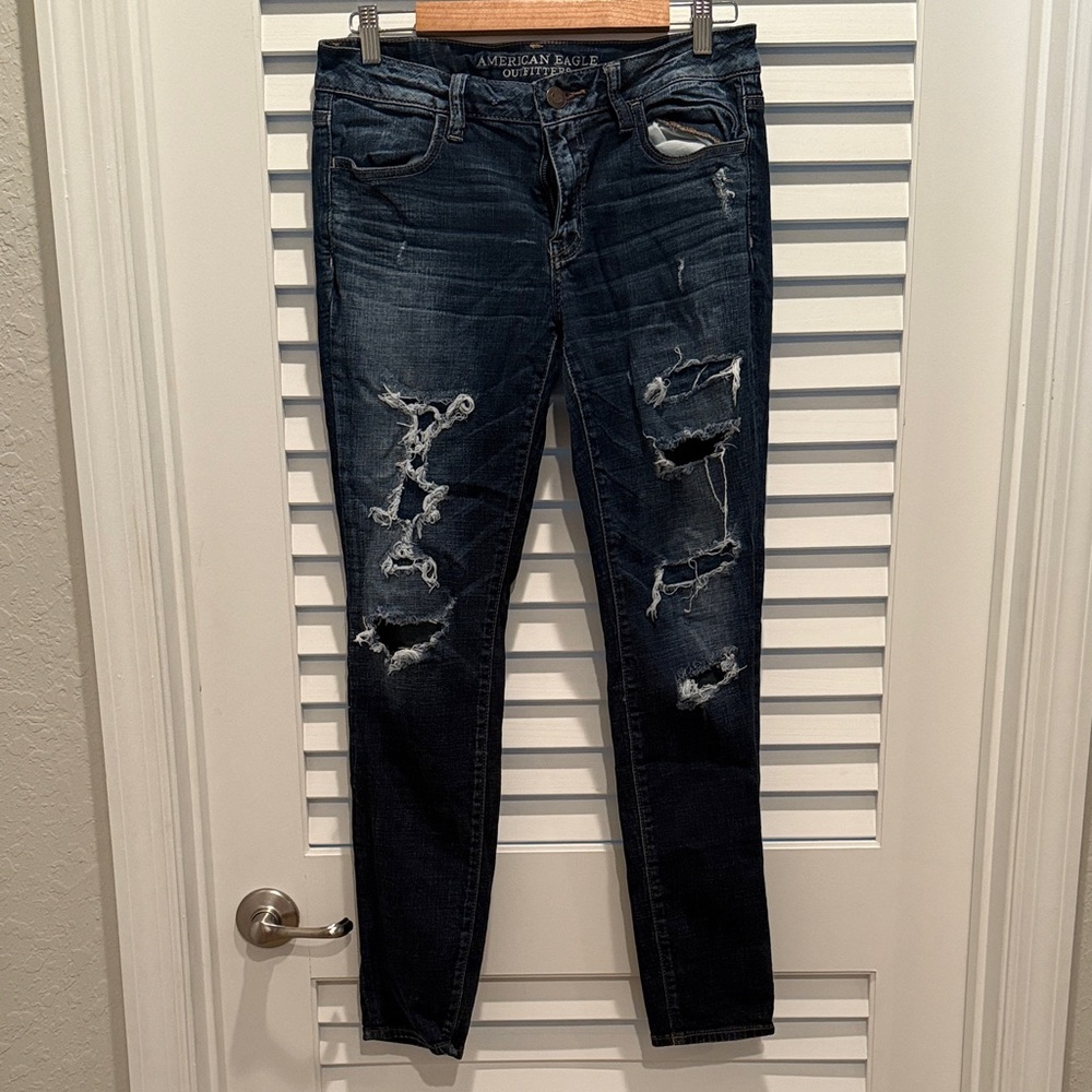 American Eagle Women's Dark Blue Distressed super stretch Skinny Jeans